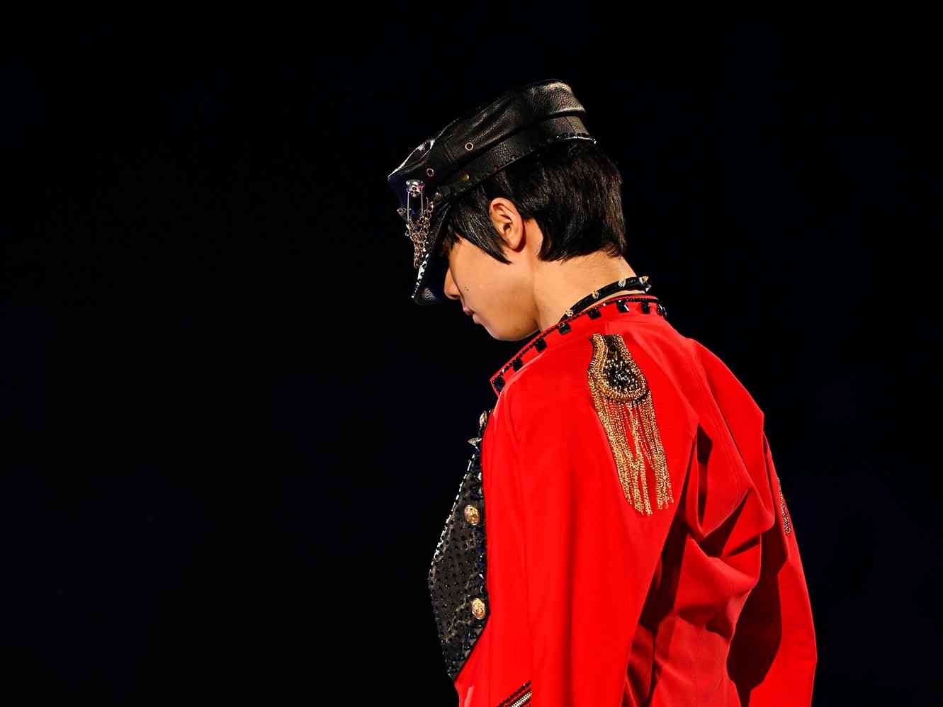 羽生結弦、グッチ着こなす“美麗ショット”に反響「今まで見たことない羽生くん！」「カッコ良すぎ」「美しい！」