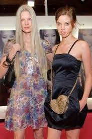 クリスティー・ターリントンの娘も! 元祖スーパーモデルたちの子どもたちが続々モデルデビュー