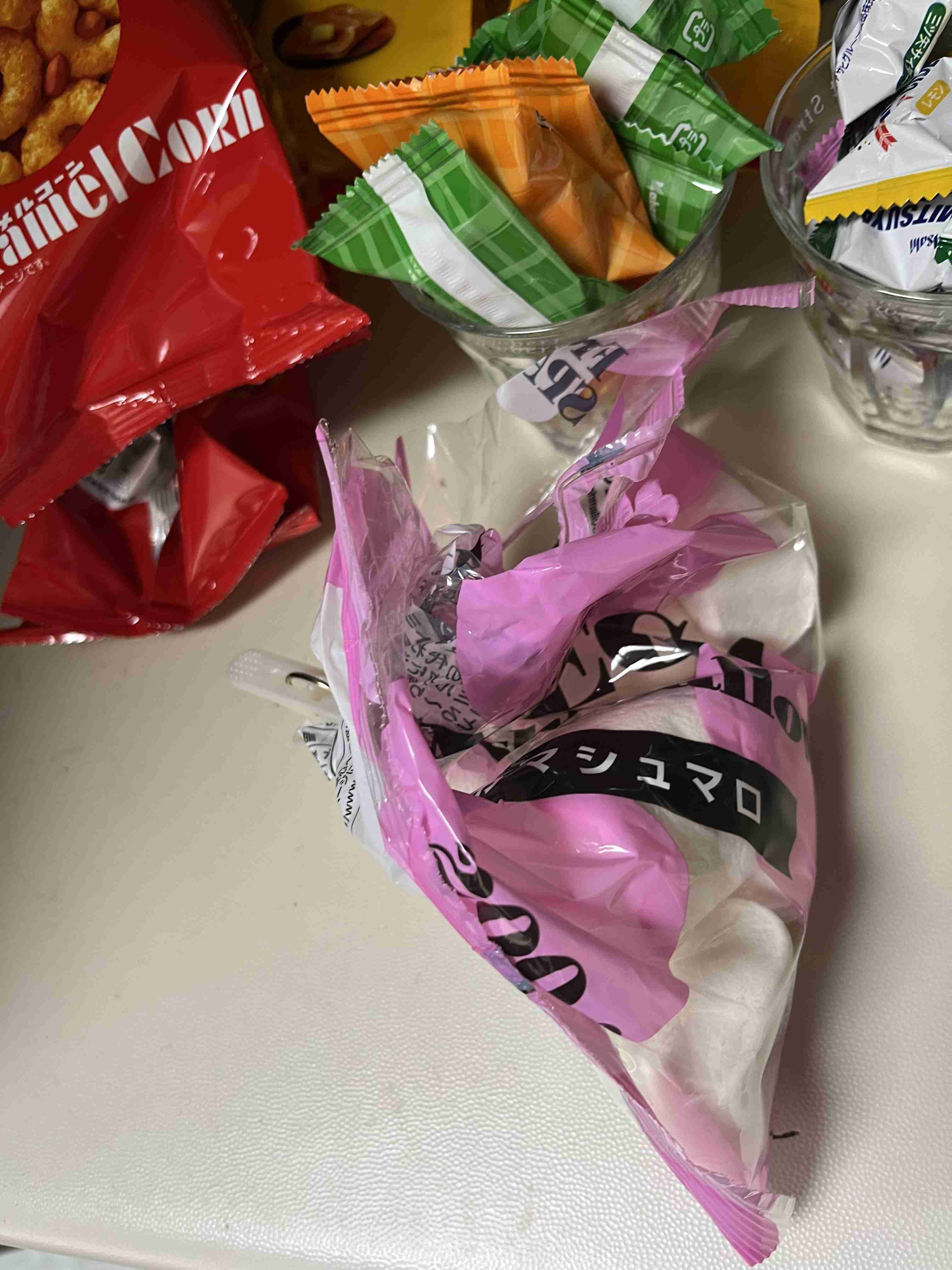お菓子好き1000人が答えた「つい買ってしまう推し菓子」ランキング発表！　「キットカット」「じゃがりこ」に大差をつけた圧倒的1位は？