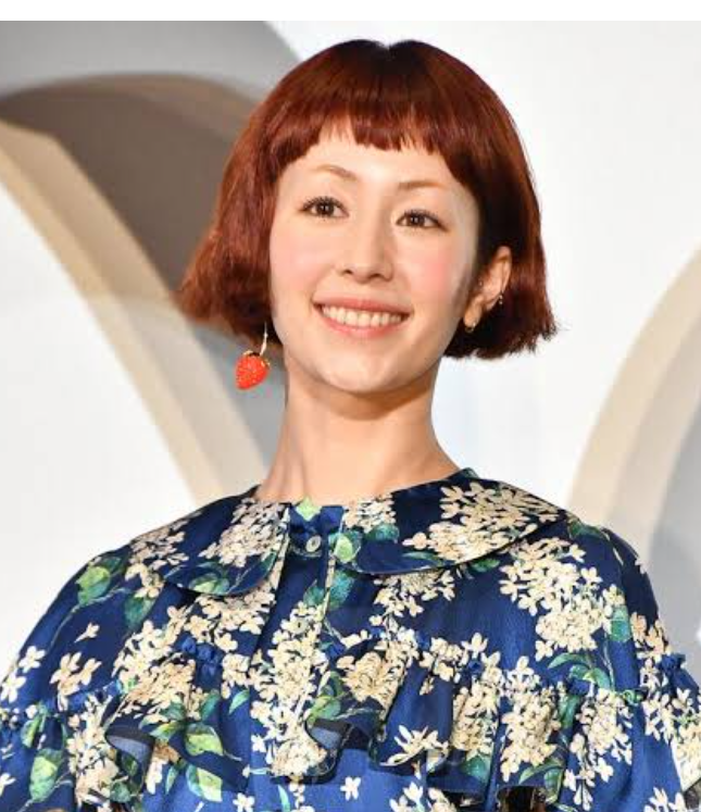 女性らしい束感ショートヘア
