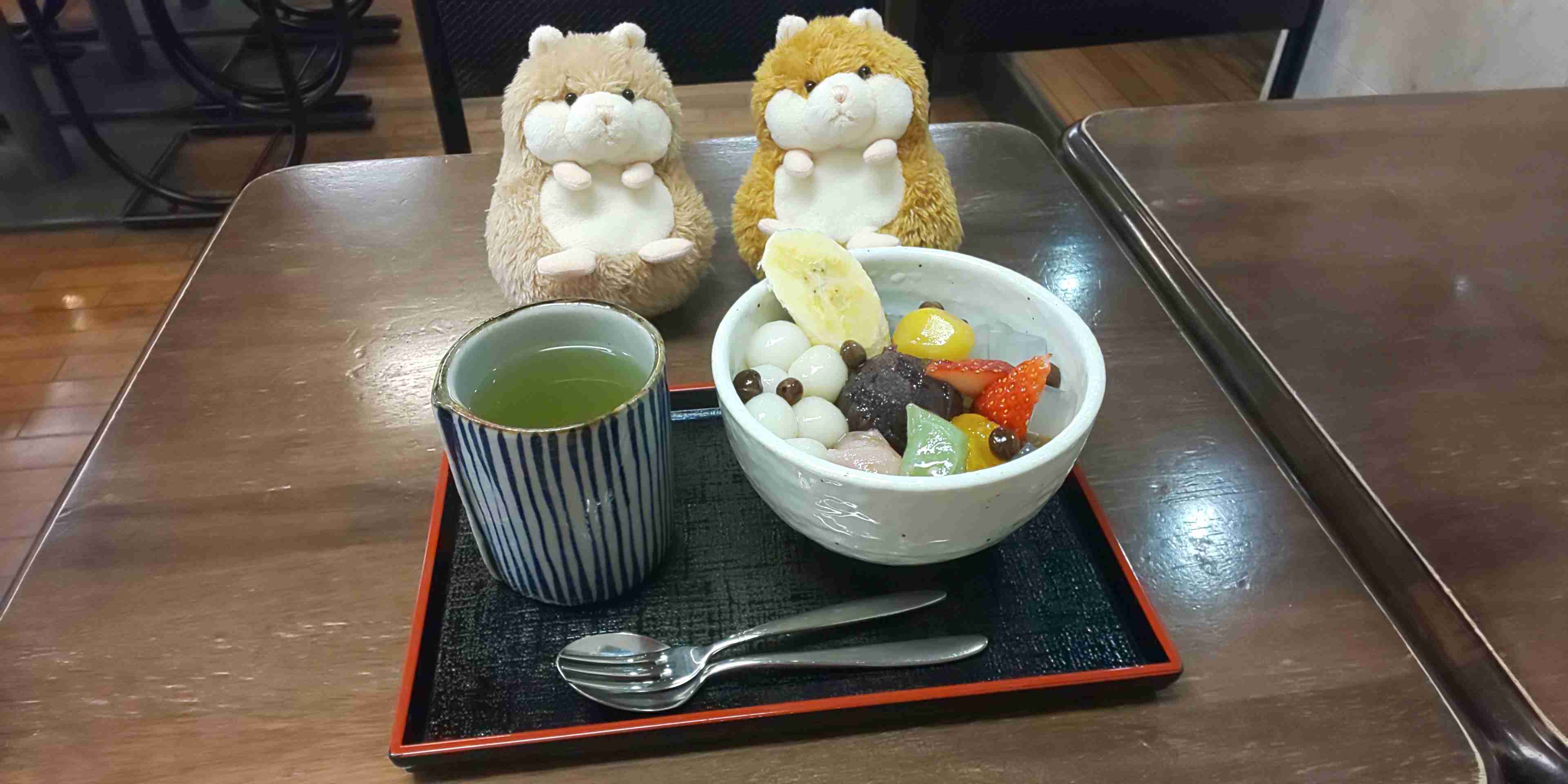 あんみつ好きな人ー!