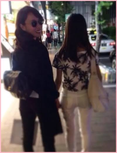 戸田恵梨香＆松坂桃李が生後1カ月の第1子を「六本木デビュー」乗せるのは「超高級ベビーカー」