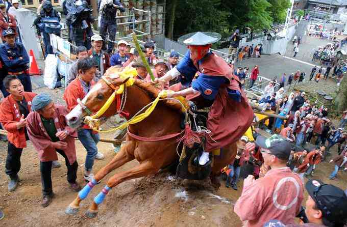 馬たたく行為、改善を指導　虐待批判の神事、三重県