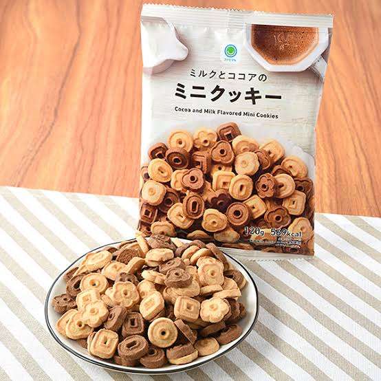 女子高生の時、愛用してた飲み物、お菓子３つ選ぶなら？