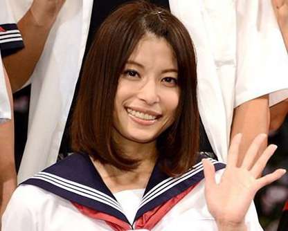 《2度目の不倫》上原多香子、広告塔つとめる高級化粧品ブランド店に出てこない「8月以降の出勤も未定」の異変