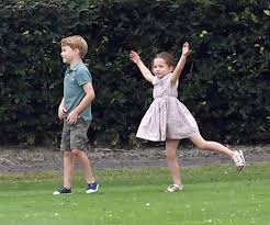 英国のジョージ王子が10歳に! 大人っぽく成長した誕生日ポートレートが公開