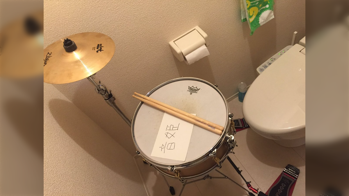 トイレの音が響き渡る