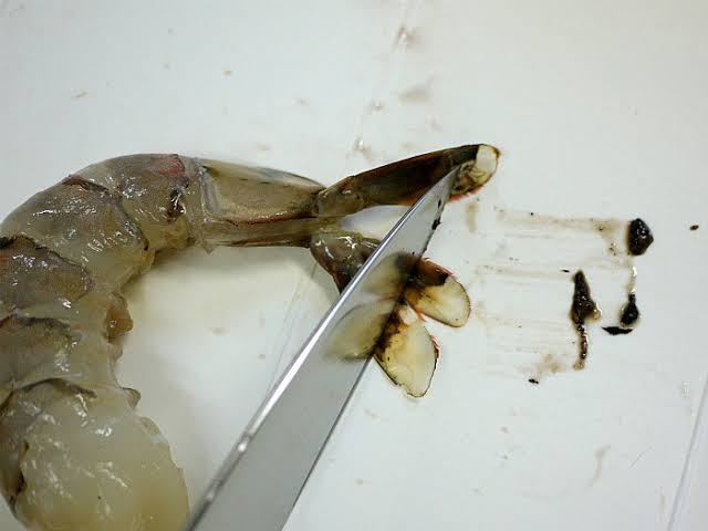 海老の天ぷら、海老フライ尻尾は食べますか?