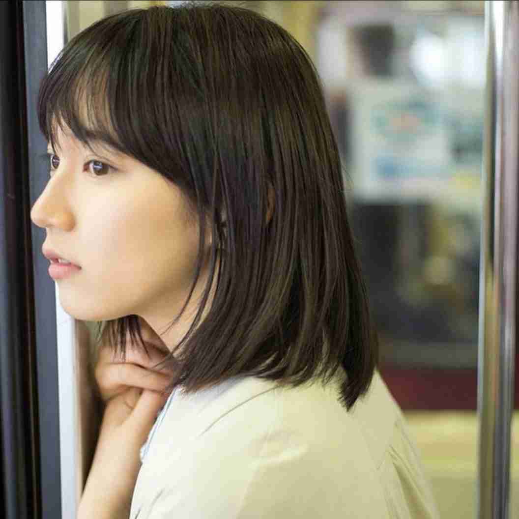 吉岡里帆、『Gメン』舞台挨拶衣装オフショット公開　「お人形さんのよう」と反響