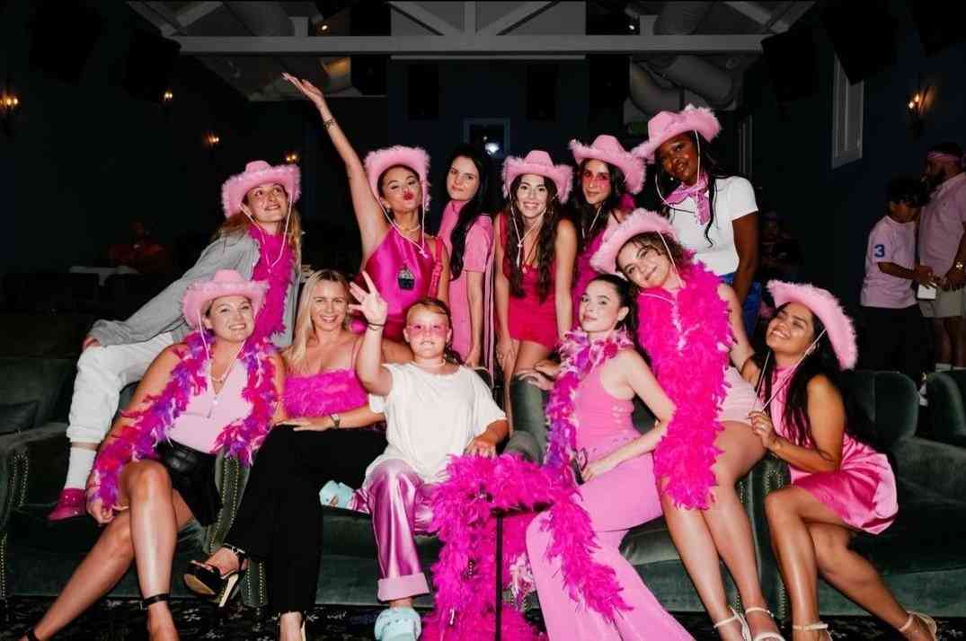 セレーナ・ゴメスがセレブ友のフォローを次々解除　SNSに嫌気さした？