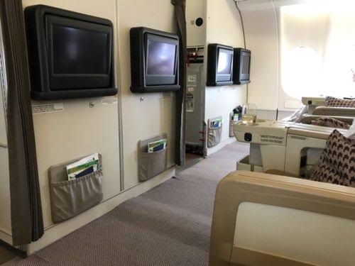 飛行機内で快適に過ごす方法