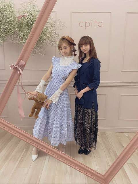 元AKB48・小林香菜　キャバ嬢転身を発表　明日花キララプロデュースの銀座の店舗に「ドレス着馴れず不思議な感じ」