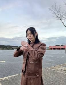 平手友梨奈が激変!久々の近影にファン衝撃「テチ!?」「雰囲気が全然違う」「スタイル抜群」