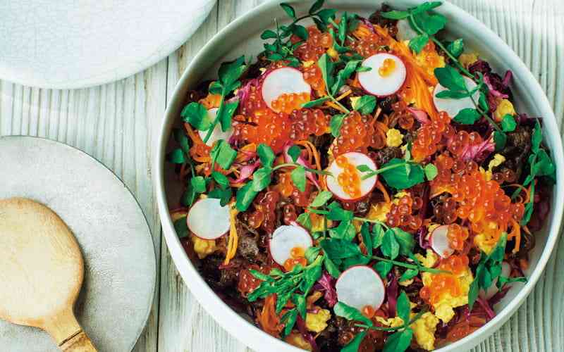 鳥羽シェフ、不倫発覚後の映画チケット販売　監督は公開に難色「恩を仇で返したくない」　予告に妻子の姿