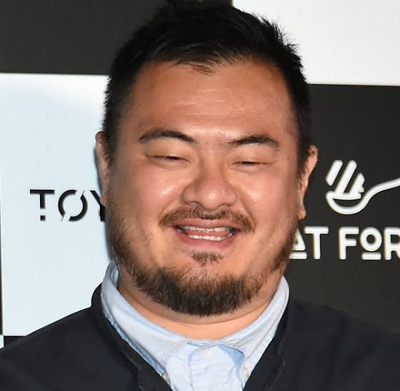 鳥羽シェフ、不倫発覚後の映画チケット販売　監督は公開に難色「恩を仇で返したくない」　予告に妻子の姿