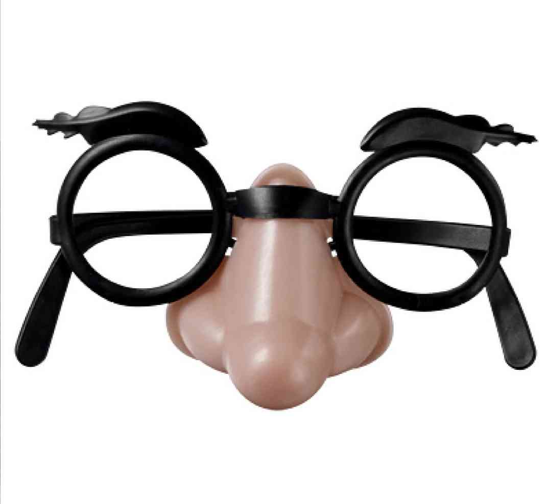 鳥羽シェフ、不倫発覚後の映画チケット販売　監督は公開に難色「恩を仇で返したくない」　予告に妻子の姿