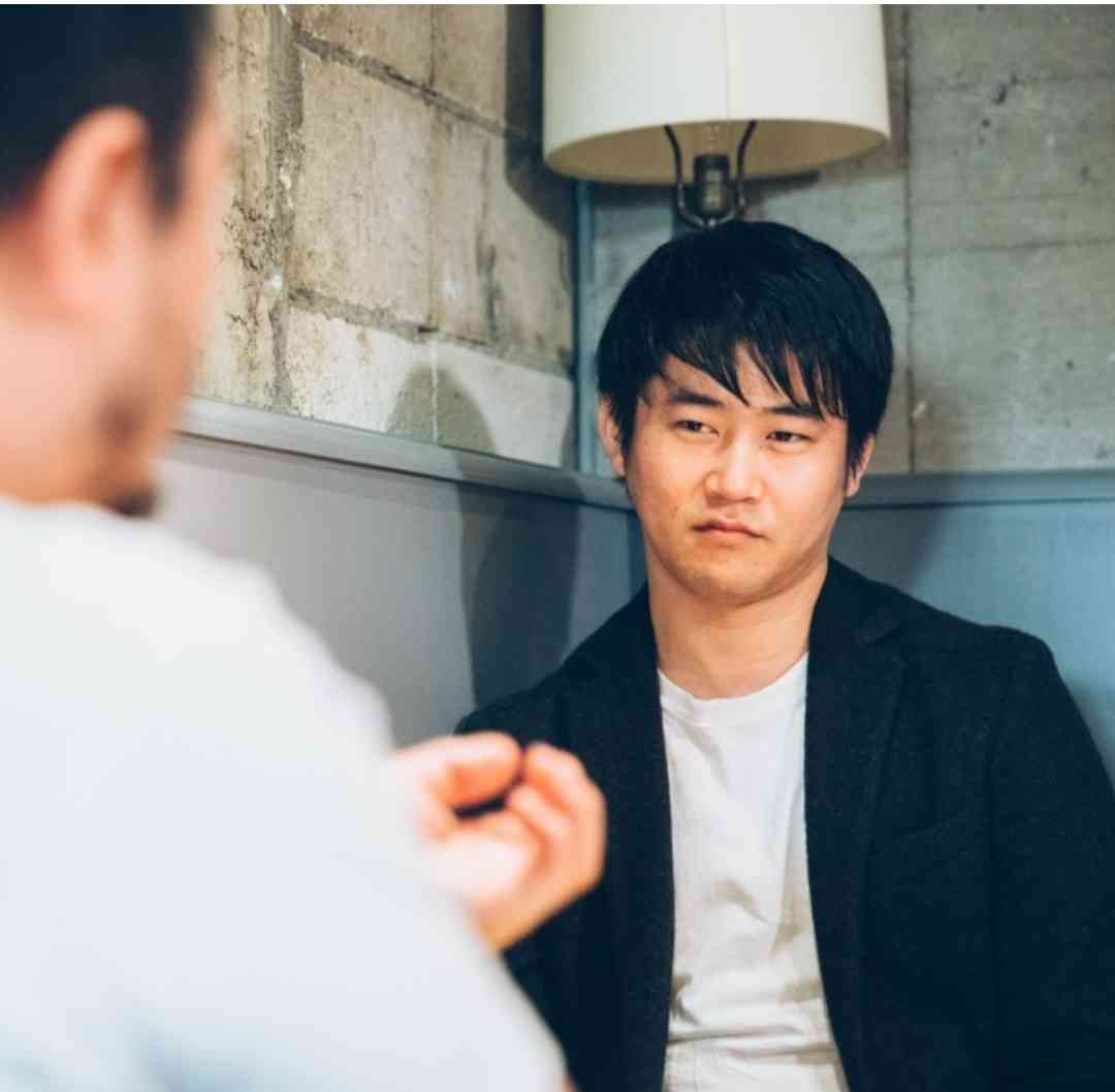 鳥羽シェフ、不倫発覚後の映画チケット販売　監督は公開に難色「恩を仇で返したくない」　予告に妻子の姿