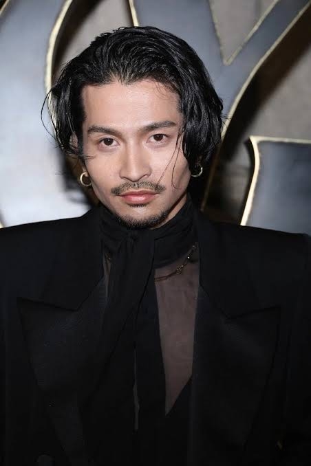 鳥羽シェフ、不倫発覚後の映画チケット販売　監督は公開に難色「恩を仇で返したくない」　予告に妻子の姿