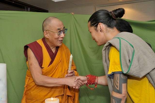 鳥羽シェフ、不倫発覚後の映画チケット販売　監督は公開に難色「恩を仇で返したくない」　予告に妻子の姿