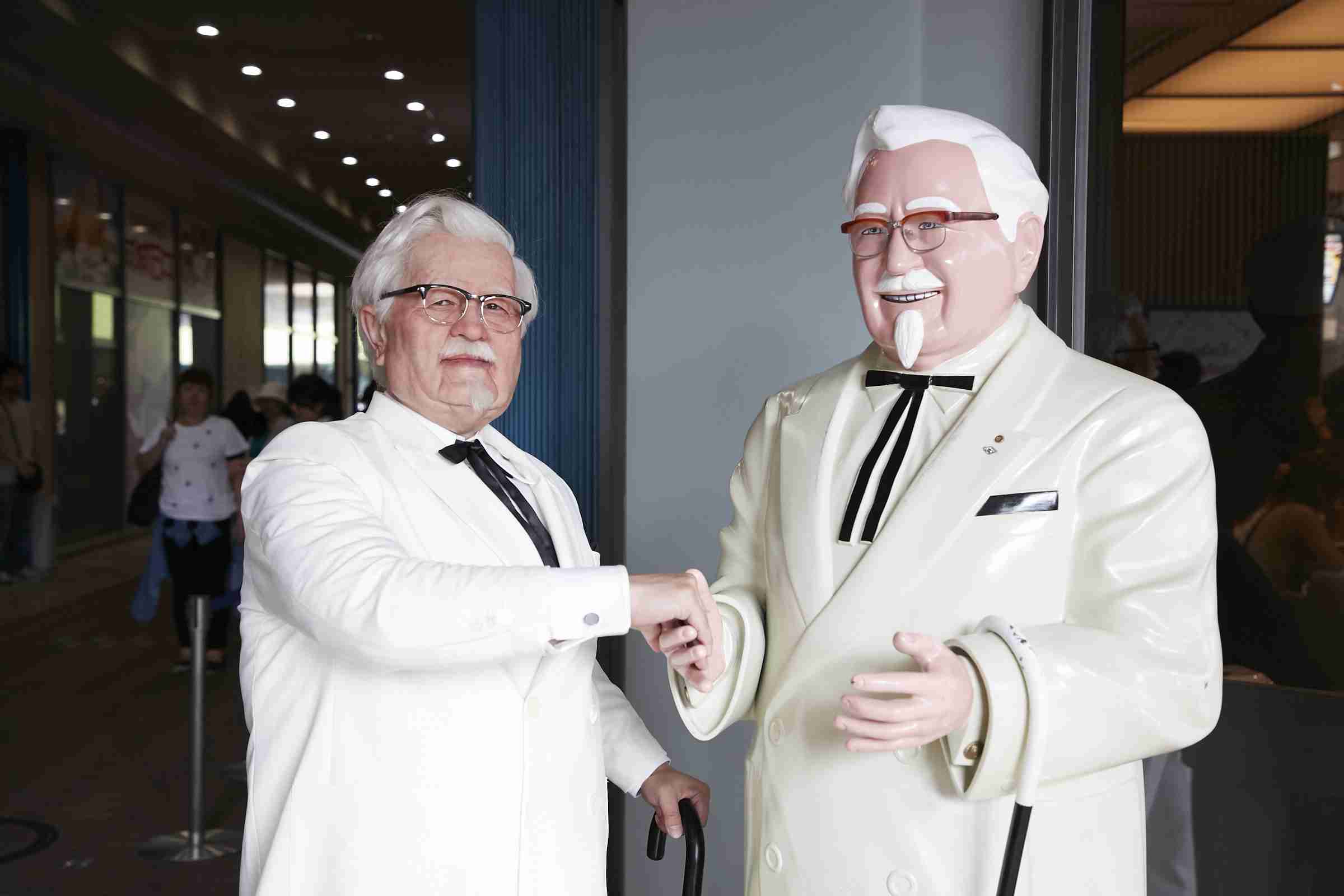 榮倉奈々、“普通は一緒に撮れない人”との2ショットで圧巻スタイル披露　美の共演に「美しさ2倍」「脚長いです」