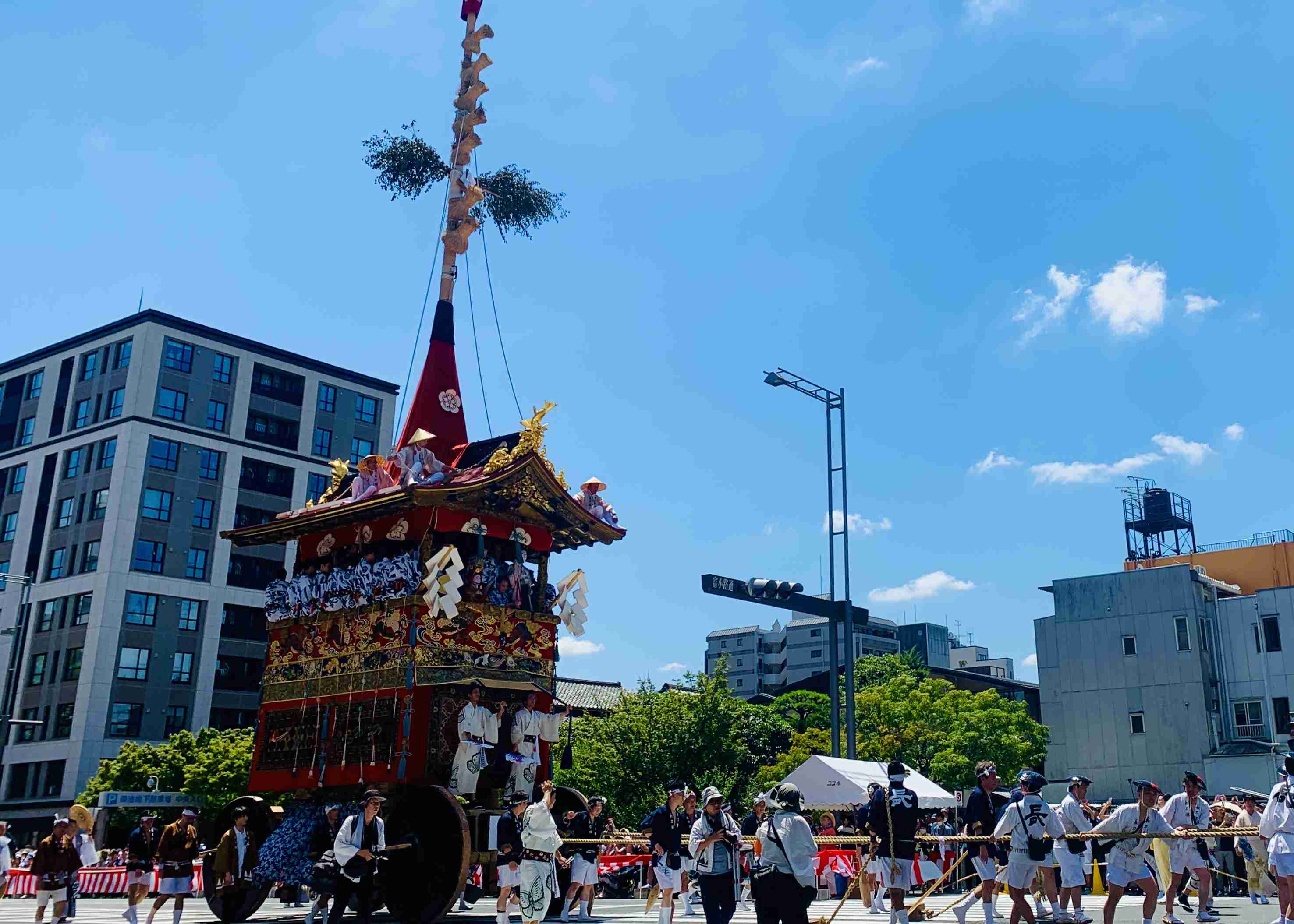 祇園祭の京都　35℃を超えて猛暑日に　見物客4人が熱中症の疑いで救急搬送