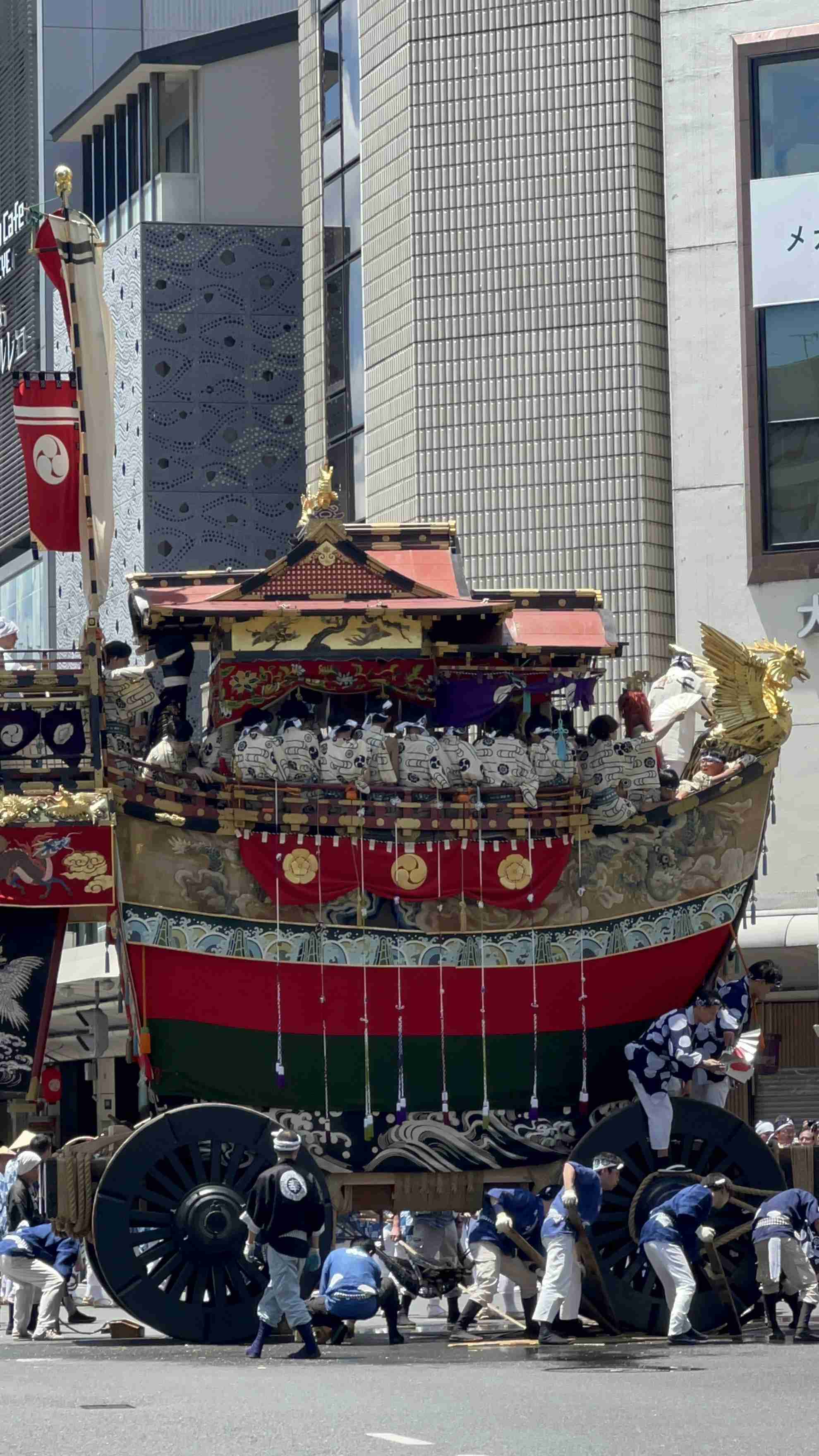 祇園祭の京都　35℃を超えて猛暑日に　見物客4人が熱中症の疑いで救急搬送