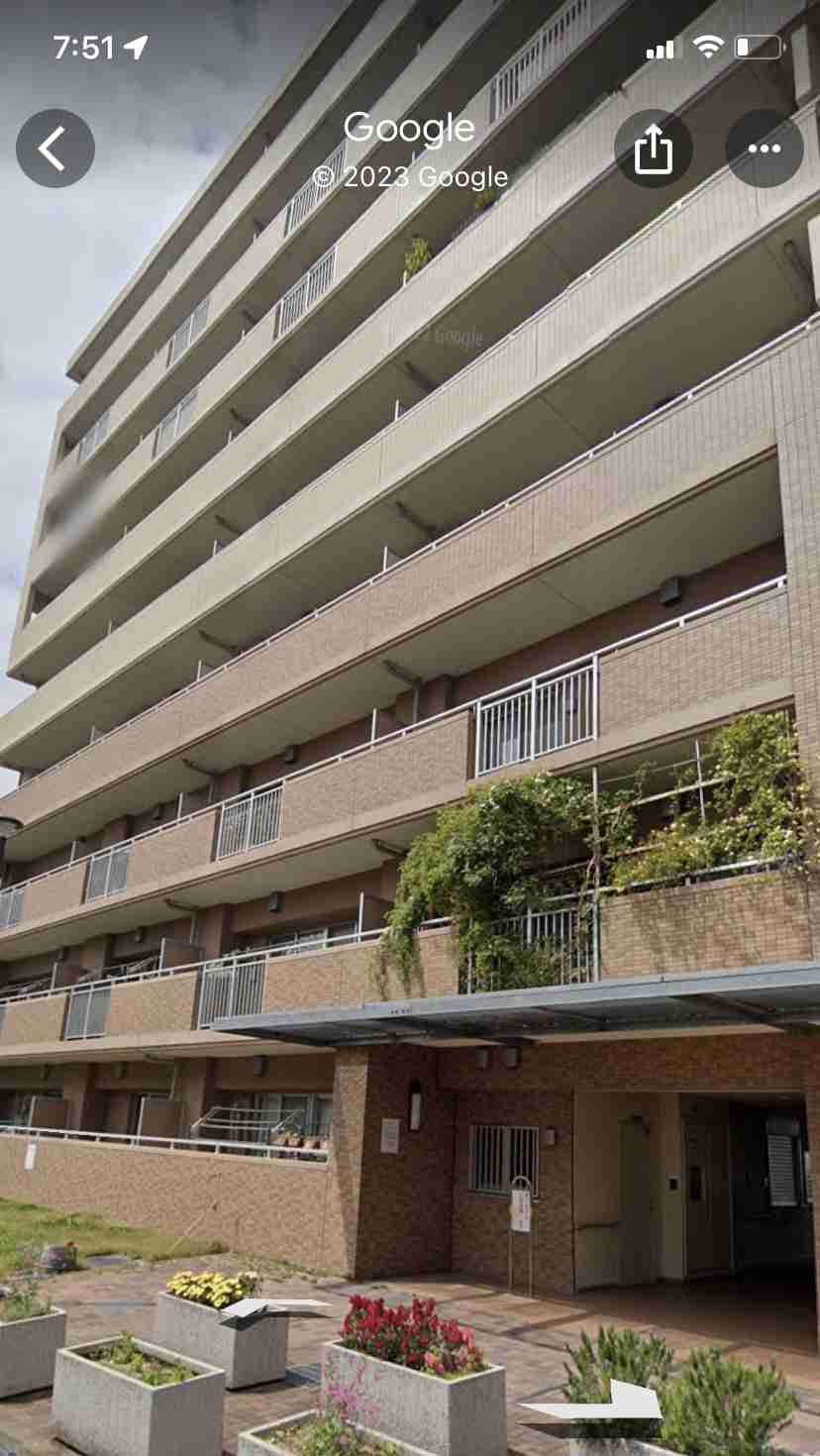大阪 吹田 マンションから転落と通報 子ども2人と女性重いけが
