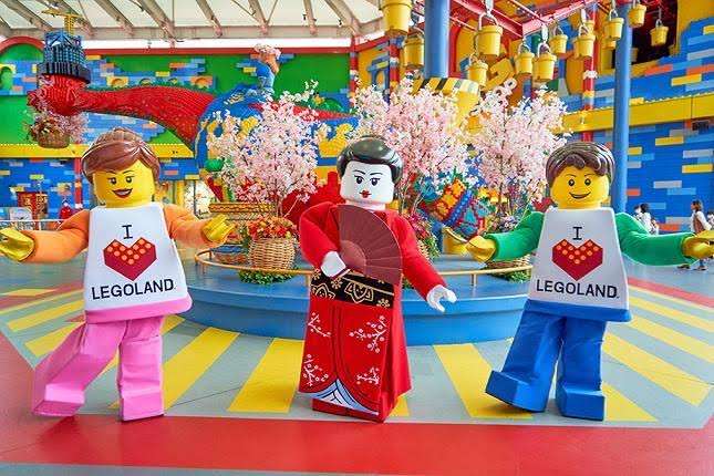 真夏のテーマパーク