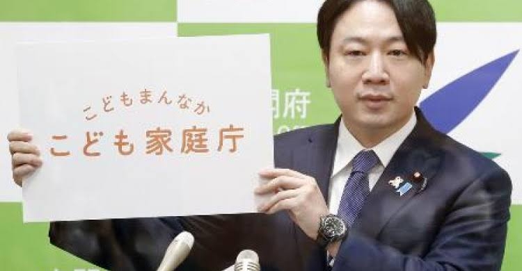 ほのぼの家族写真コンクールのはずが炎上！こども家庭庁の「注文の多い作品例」に批判