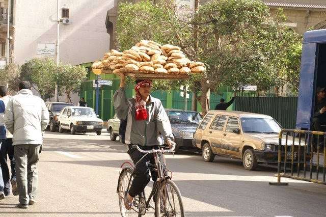 自転車通勤の人の鞄