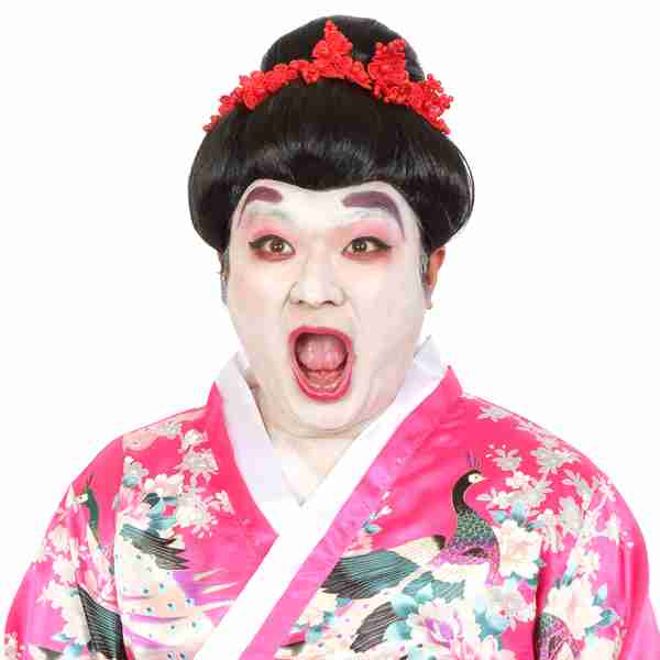 簪(かんざし)を使っている人