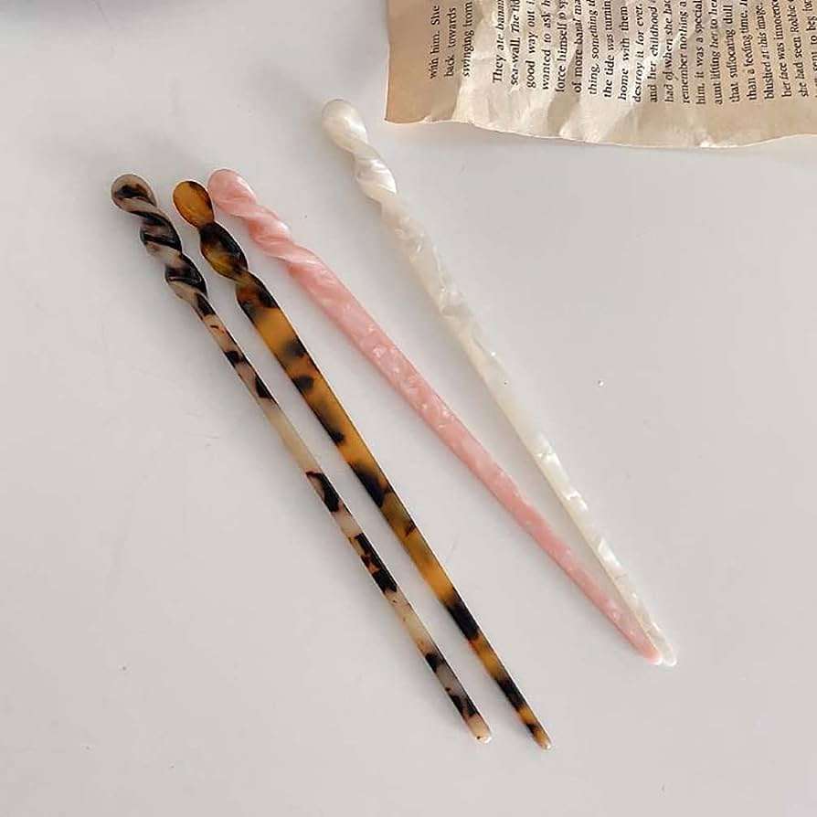 簪(かんざし)を使っている人