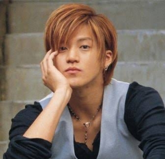 小栗旬、LAで金髪の最新ショット！妻・山田優とおそろいへア…米国在住俳優と「昼からサシ飲み」