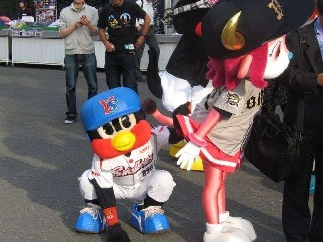 【主は】つば九郎について知ってること【にわか】      