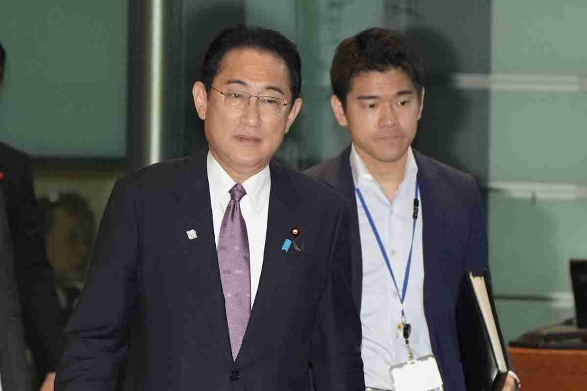 岸田首相「保険証は廃止」発言で掘り起こされた、サントリー新浪社長の「廃止の納期を守れ」傲慢発言