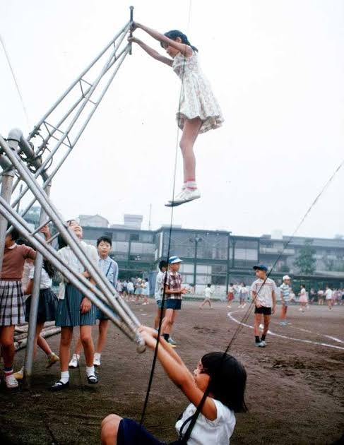 都心の公園で遊具が減っています　さらに複合化・小型化　理由は2002年にできた基準「安全領域」