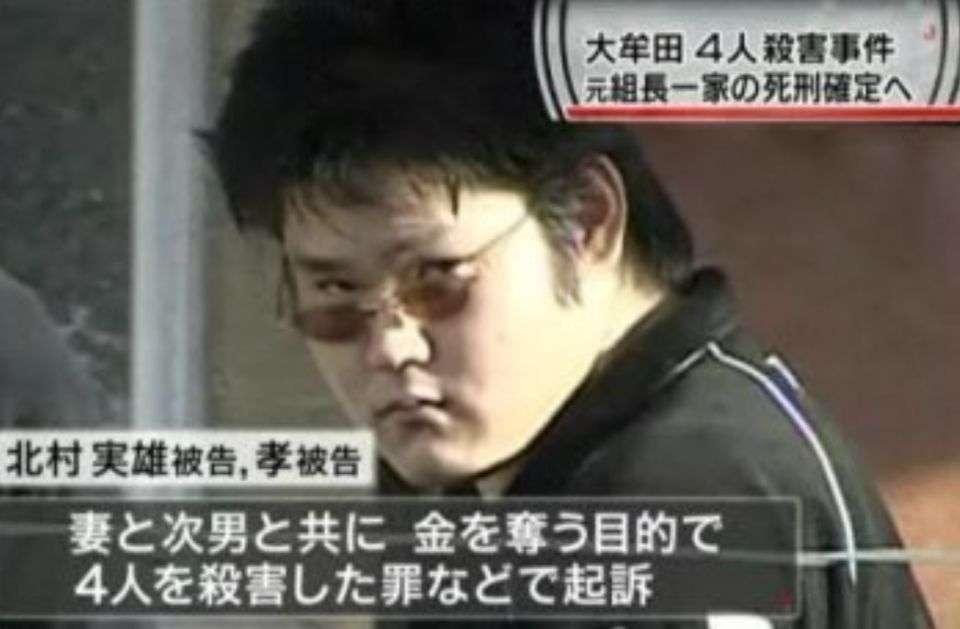 自転車を盗んでいる最中に犬にじゃれつかれ…中断して犬を撫でまくったため防犯カメラにバッチリ映った窃盗犯