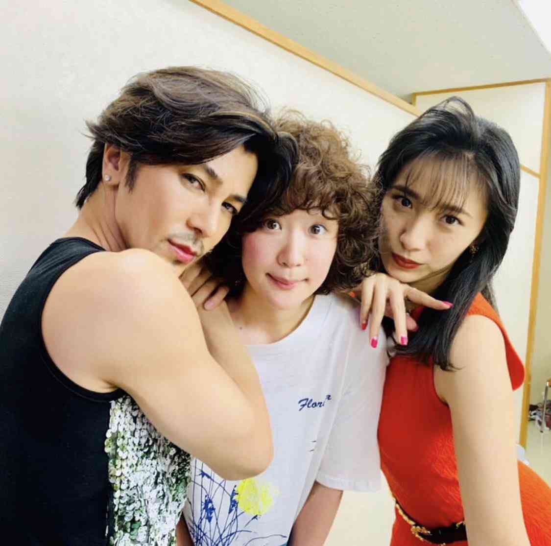 浅野忠信、18歳年下の妻・中田クルミと挙式の和装2ショット 結婚1周年に「愉快な毎日に感謝です!」