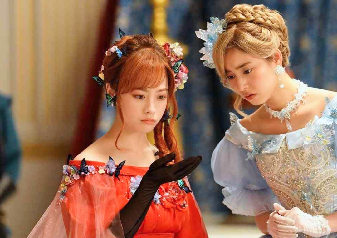 橋本環奈・新木優子・桐谷美玲らのドレス姿にうっとり!『赤ずきん、旅の途中で死体と出会う。』新場面写真10点