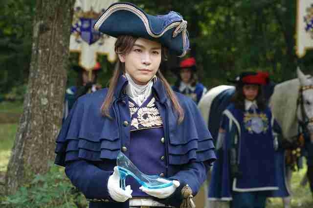 橋本環奈・新木優子・桐谷美玲らのドレス姿にうっとり!『赤ずきん、旅の途中で死体と出会う。』新場面写真10点