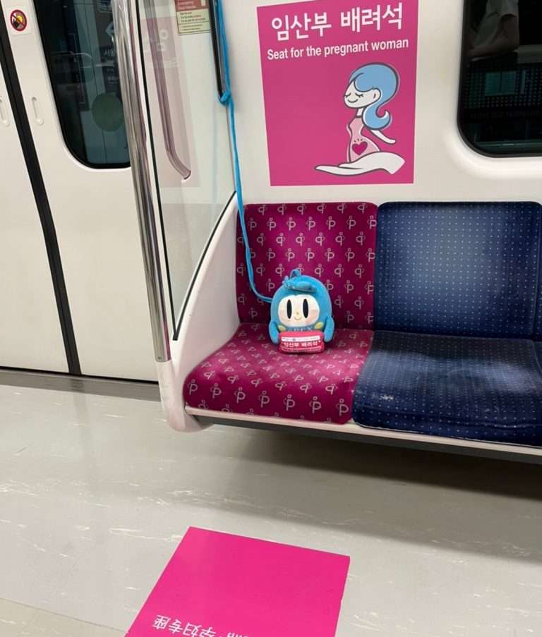 おかもとまりさん、満員電車で妊婦巡る男性の行動に怒り「私が譲った席にお前が座ってんじゃねえよ!」