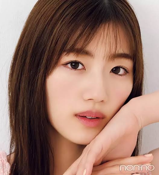 井戸田潤の19歳年下モデル妻・蜂谷晏海、色っぽ私服で抜群スタイル!夫婦ショットも「お似合いです」