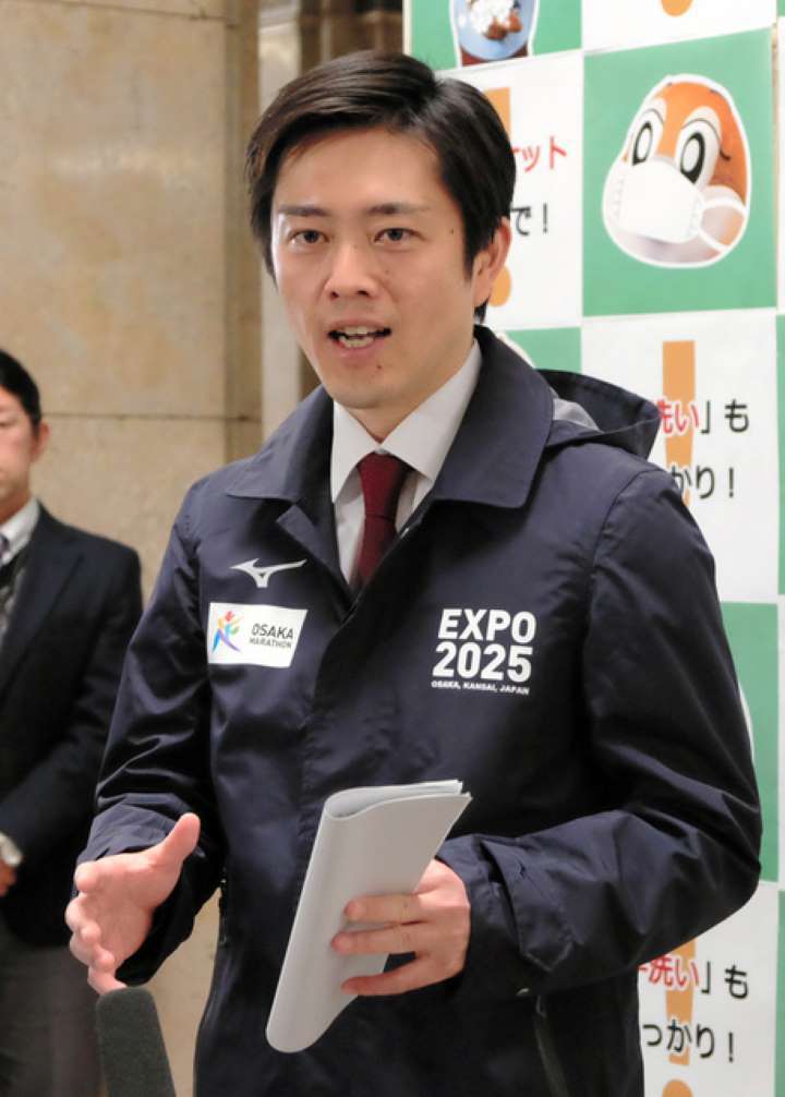吉村洋文大阪府知事、制服コスプレで「関コレ」シークレット降臨「一線越えた気がします」＜関西コレクション 2023 A／W＞