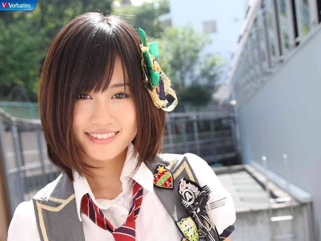 「アイドルのあっちゃんがまた見れるなんて」前田敦子、ツインテール&絶対領域のアイドル姿にファン歓喜