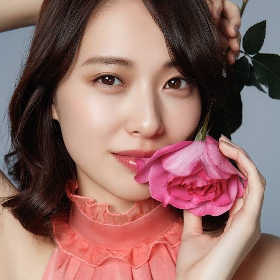 戸田恵梨香「母親ってすごい」守るべきものが増えた新たな人生観を語る 『VOCE』1年ぶり表紙