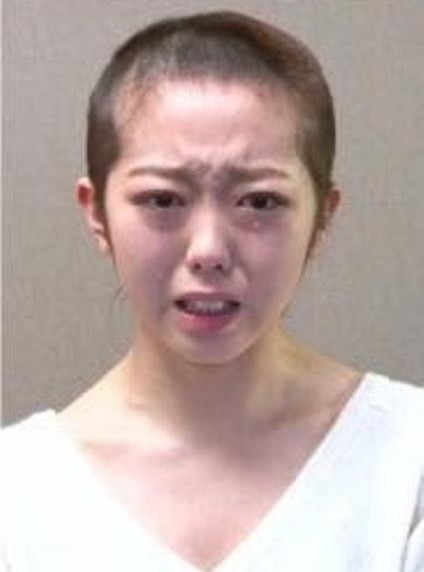 峯岸みなみ、結婚1周年記念日を夫婦でお祝い　夫との記念撮影に「憧れの夫婦」と羨望の眼差し