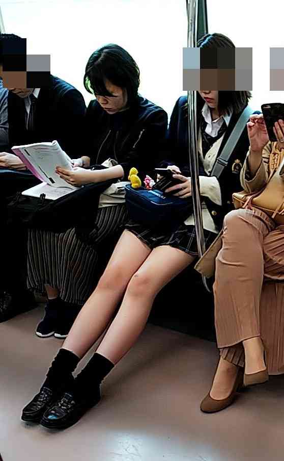迷惑「鉄道で大開脚で座るマン」防げないのか？ 