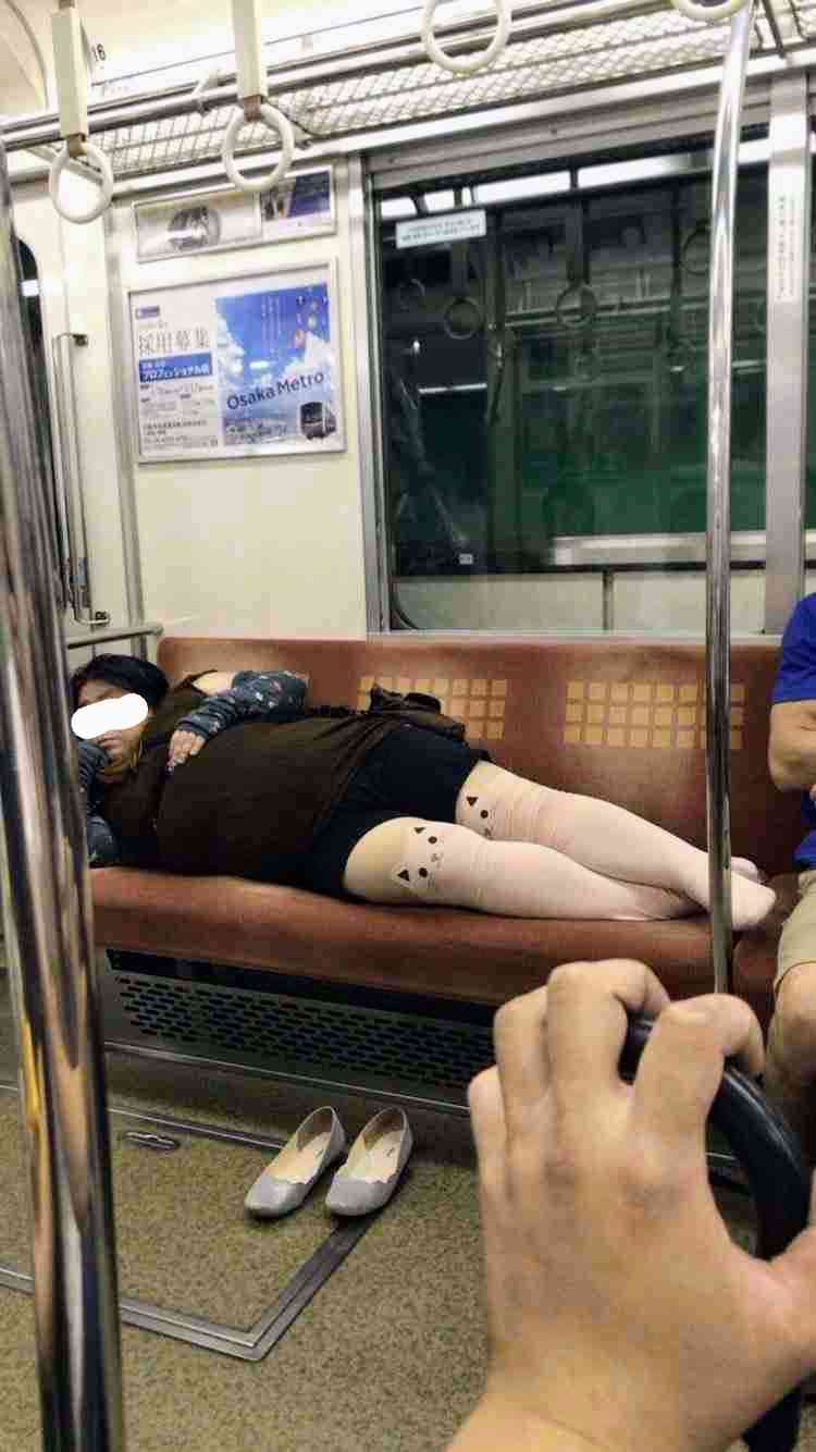 迷惑「鉄道で大開脚で座るマン」防げないのか？ 