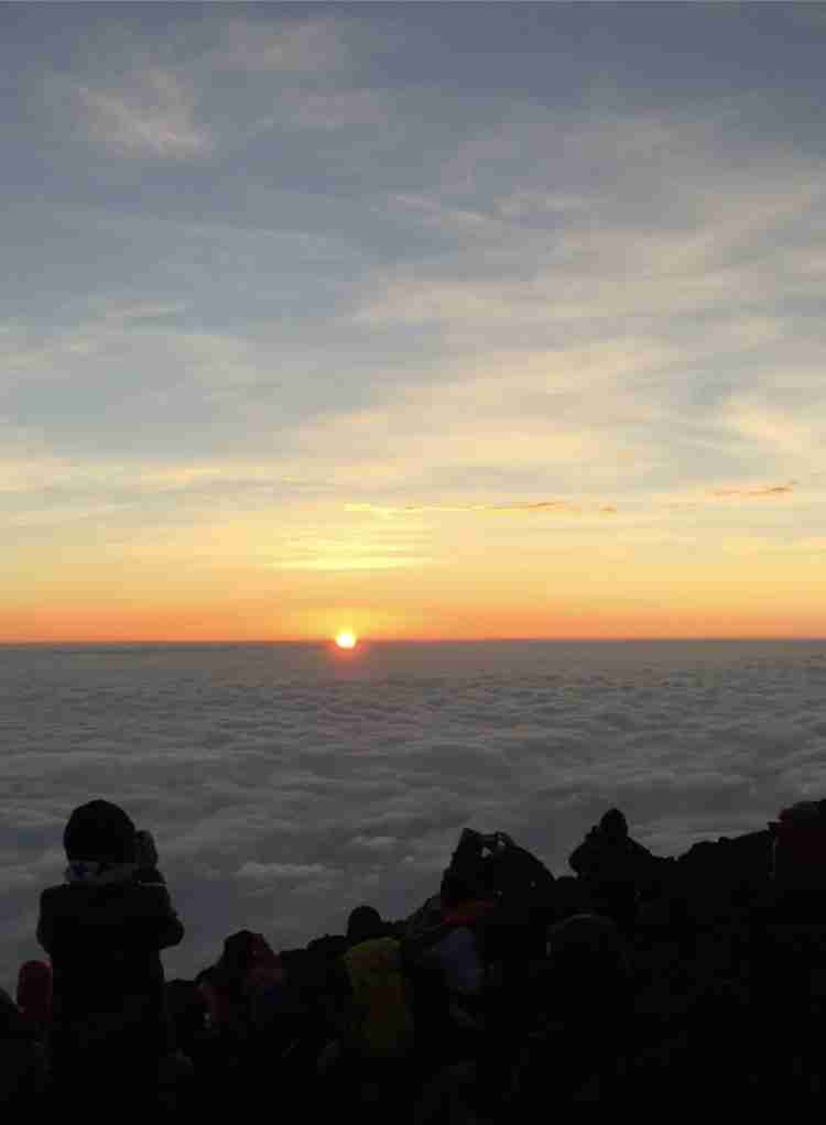 富士山　山頂登山を規制へ　1日の登山者が4000人以上が１つの目安　山梨県側の吉田口登山道