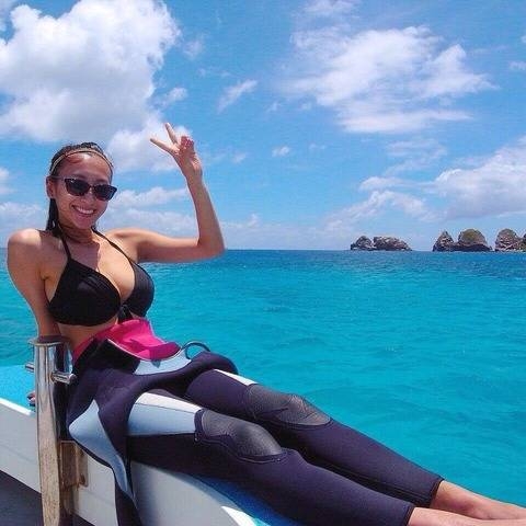 浅田舞、水着姿で美ボディー＆美ヒップ披露し「スタイル良すぎ」絶賛も…「＃泳げない」